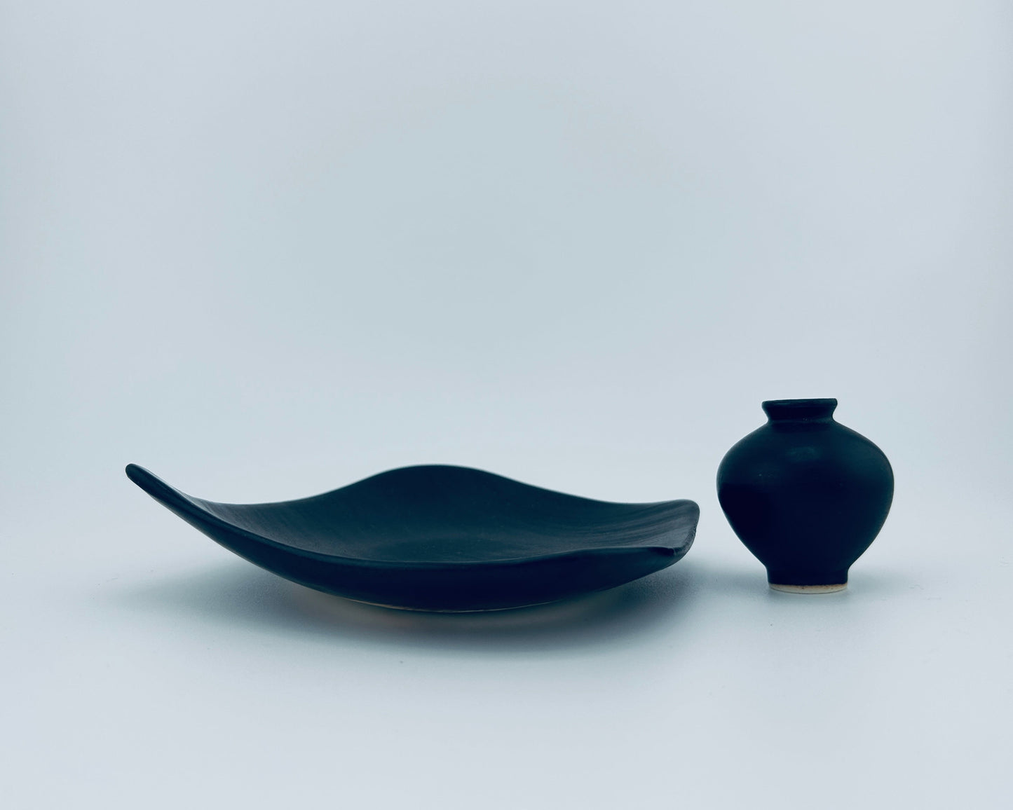 Moon Jar Incense Holder in Black - Inspired by Korean Heritage